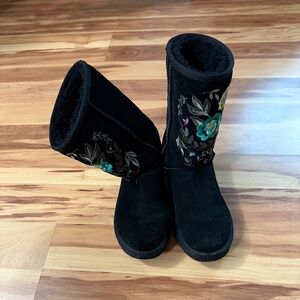 Ugg black boots with embroidering size 7